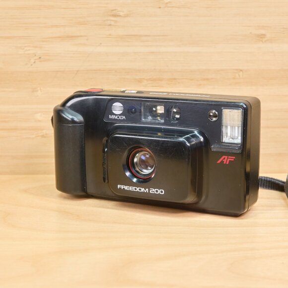 Minolta Freedom 200 Auto Focus Point and Shoot 35mm Film Camera, Made in Japan - Picture 2 of 9